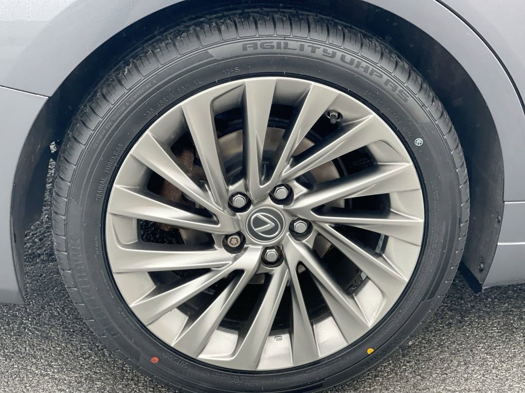 Used 2019 Lexus ES 300h w/ Accessory Package FWD image 16