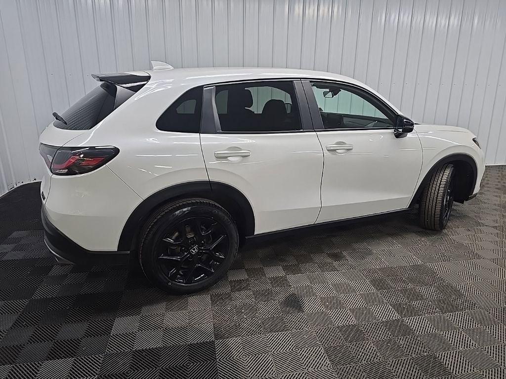 Used 2025 Honda HR-V Sport image 3