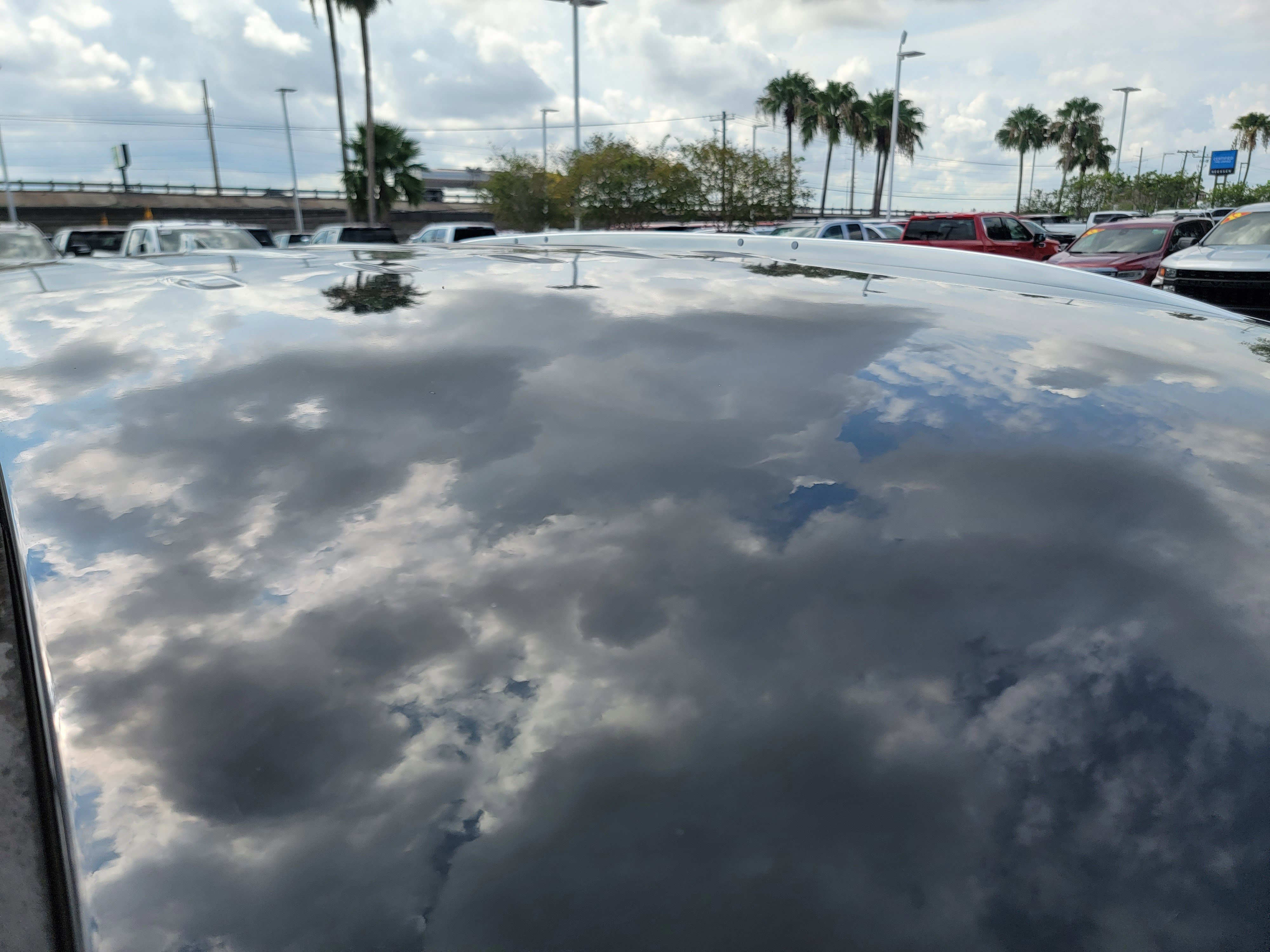 Used 2023 Buick Enclave Essence image 8