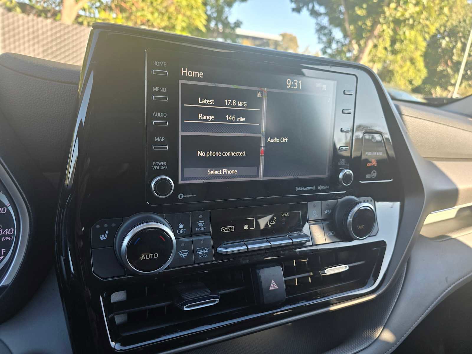 Used 2022 Toyota Highlander XLE image 29