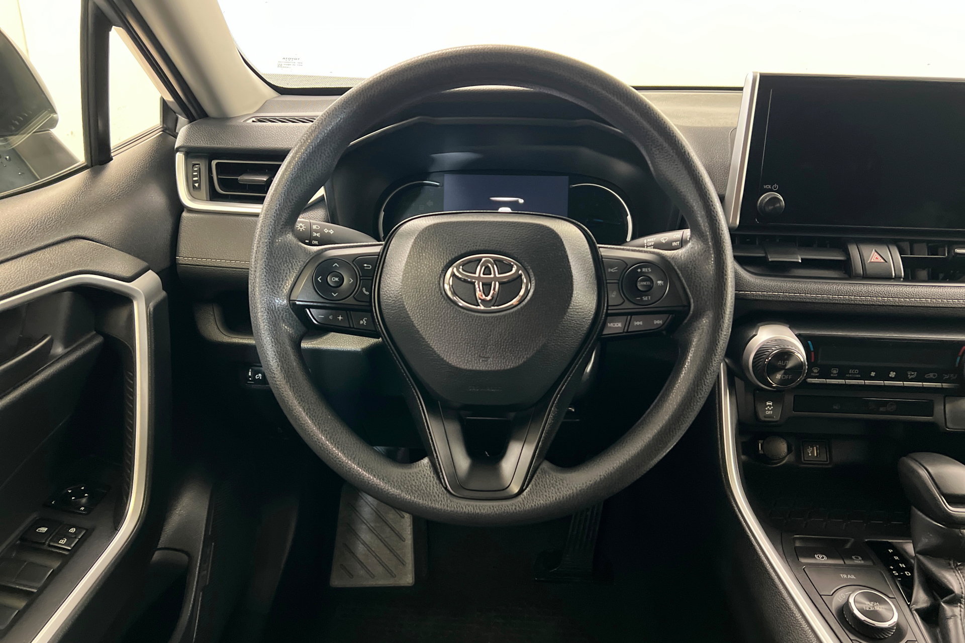 Used 2025 Toyota RAV4 LE AWD/4WD image 12