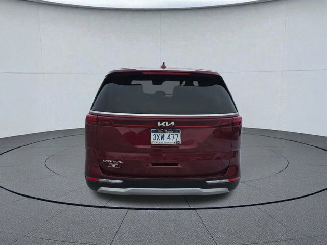 Used 2023 Kia Carnival LX image 4