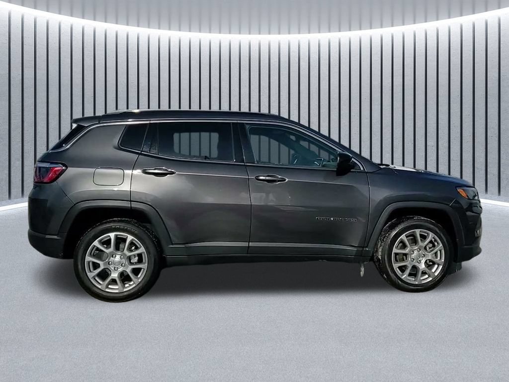 Used 2023 Jeep Compass Latitude AWD/4WD image 6