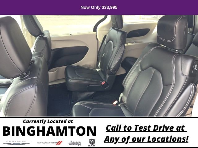 Used 2023 Chrysler Pacifica Touring-L image 13