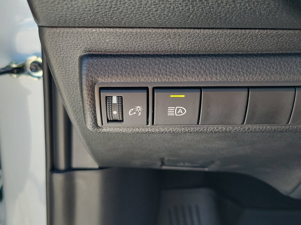 Used 2026 Toyota Corolla LE FWD image 30