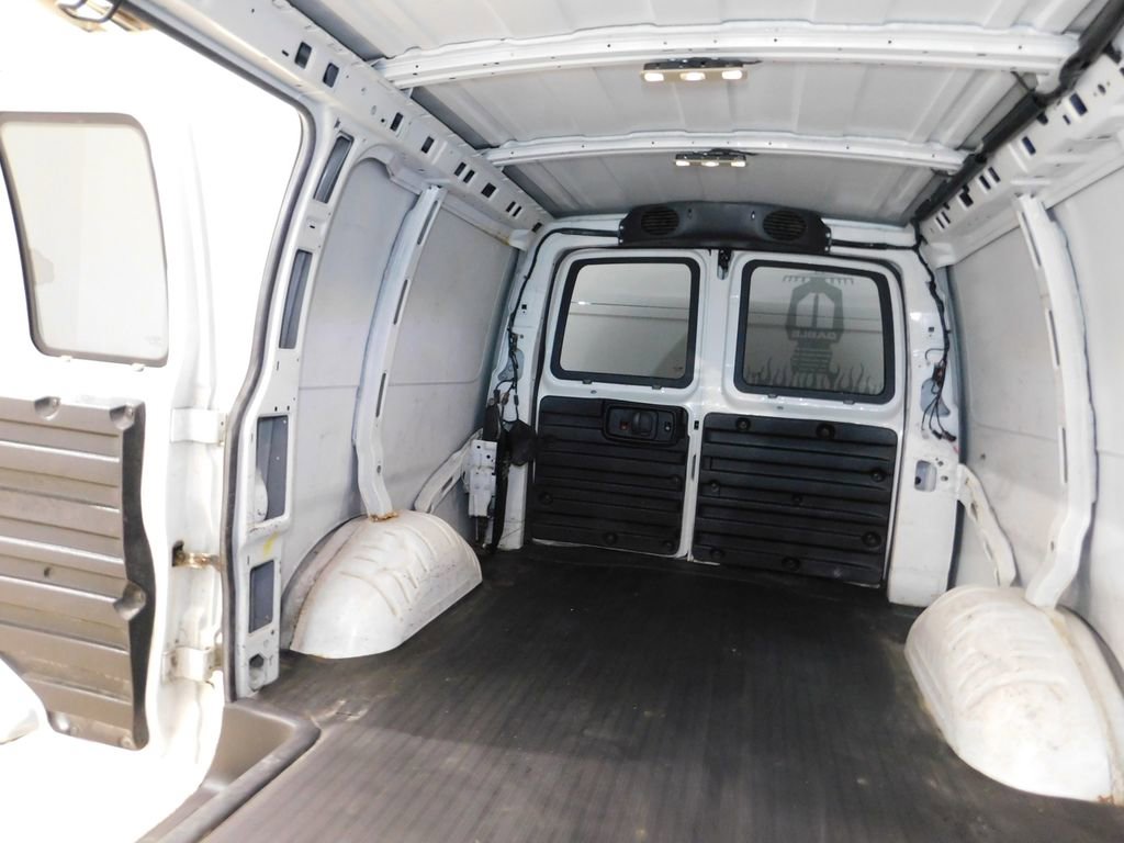Used 2017 GMC Savana 2500 RWD image 90
