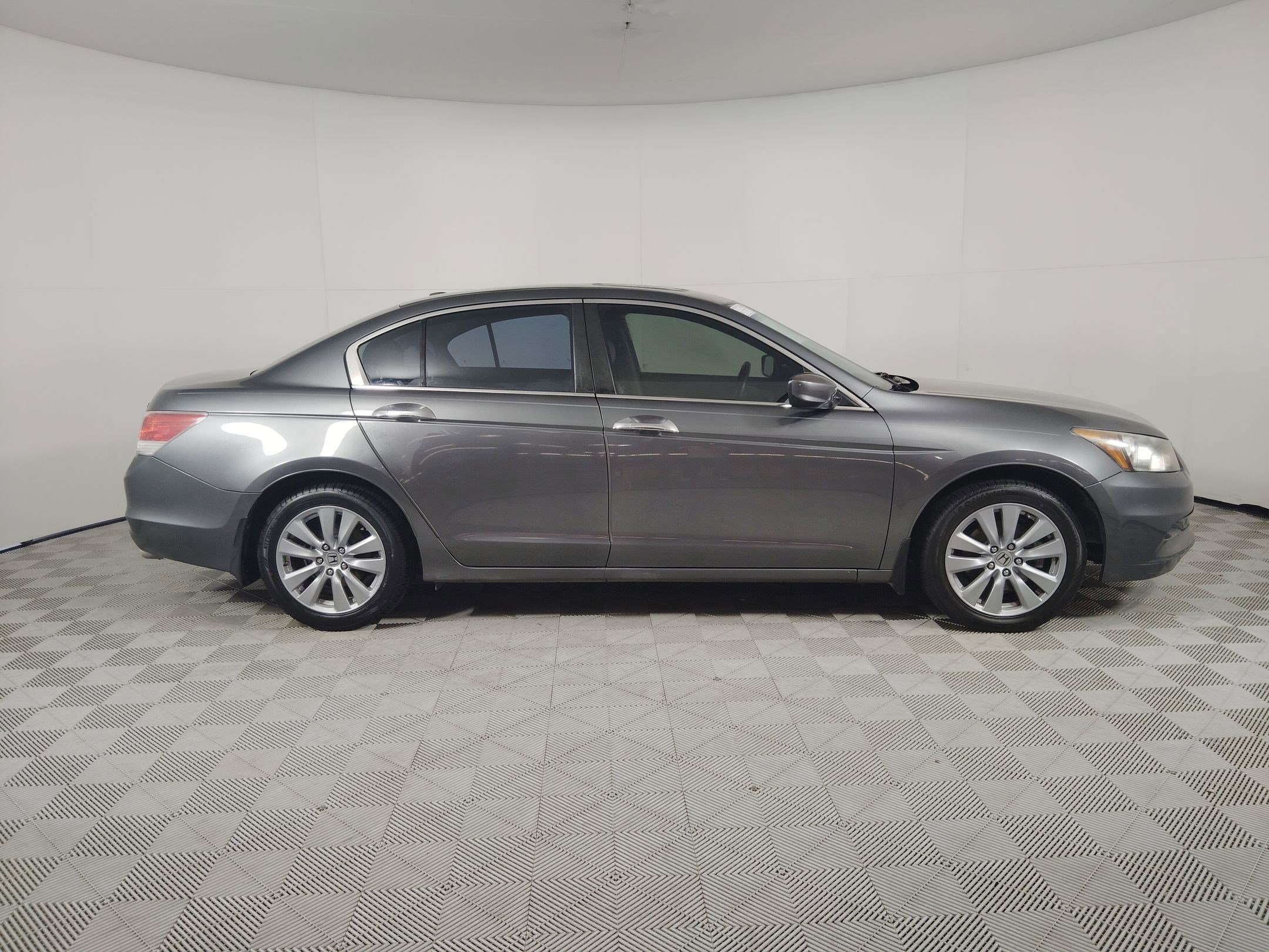 Used 2011 Honda Accord EX-L image 8