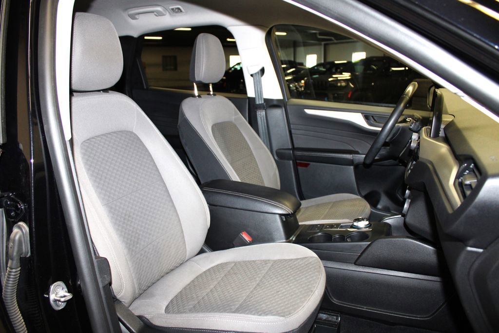 Used 2022 Ford Escape SE w/ Cold Weather Package image 27