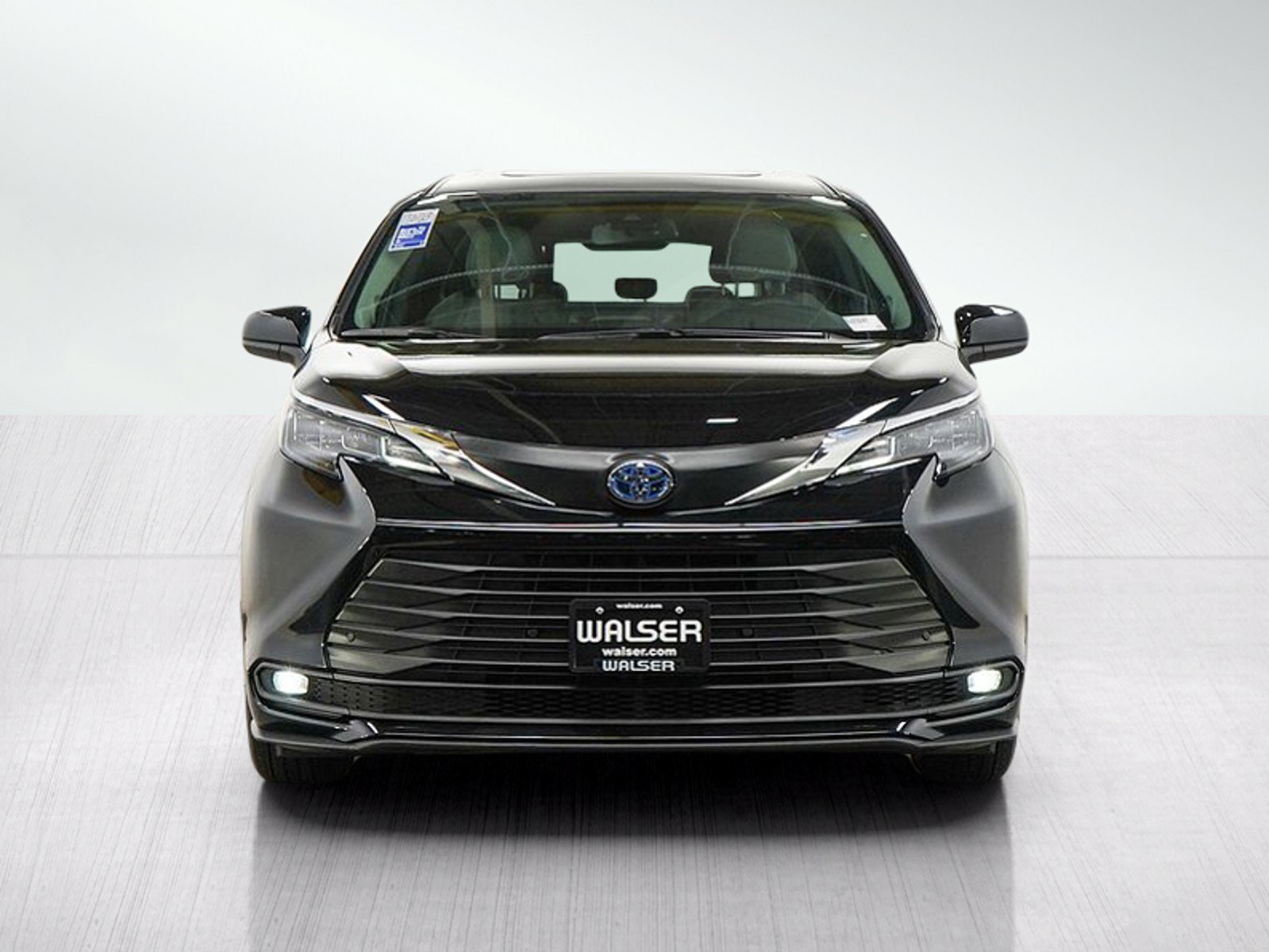 Used 2025 Toyota Sienna XLE w/ XLE Plus Package AWD/4WD image 8