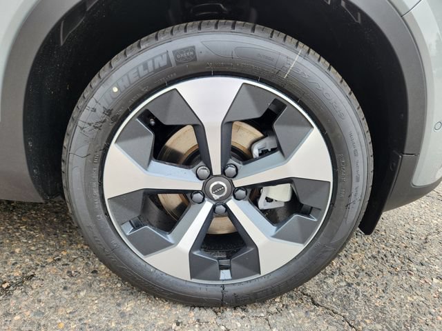 New 2026 Volvo XC40 B5 Plus w/ Protection Package Premier AWD/4WD image 18
