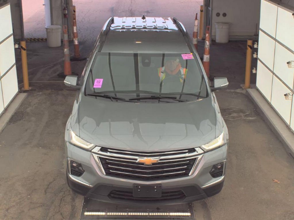 Used 2023 Chevrolet Traverse LT image 2