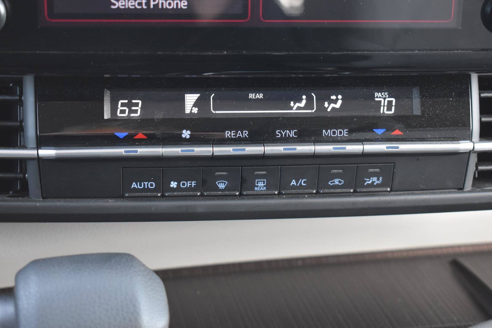 Used 2024 Toyota Sienna LE image 10