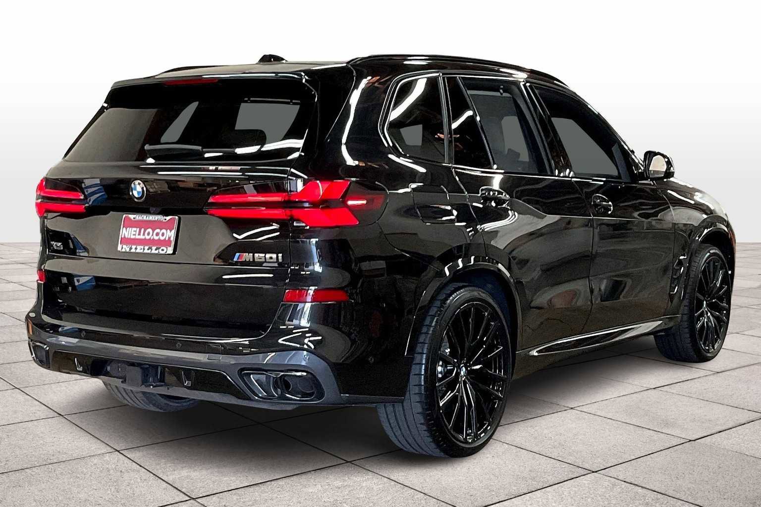 Used 2025 BMW X5 M60i w/ Executive Package image 16