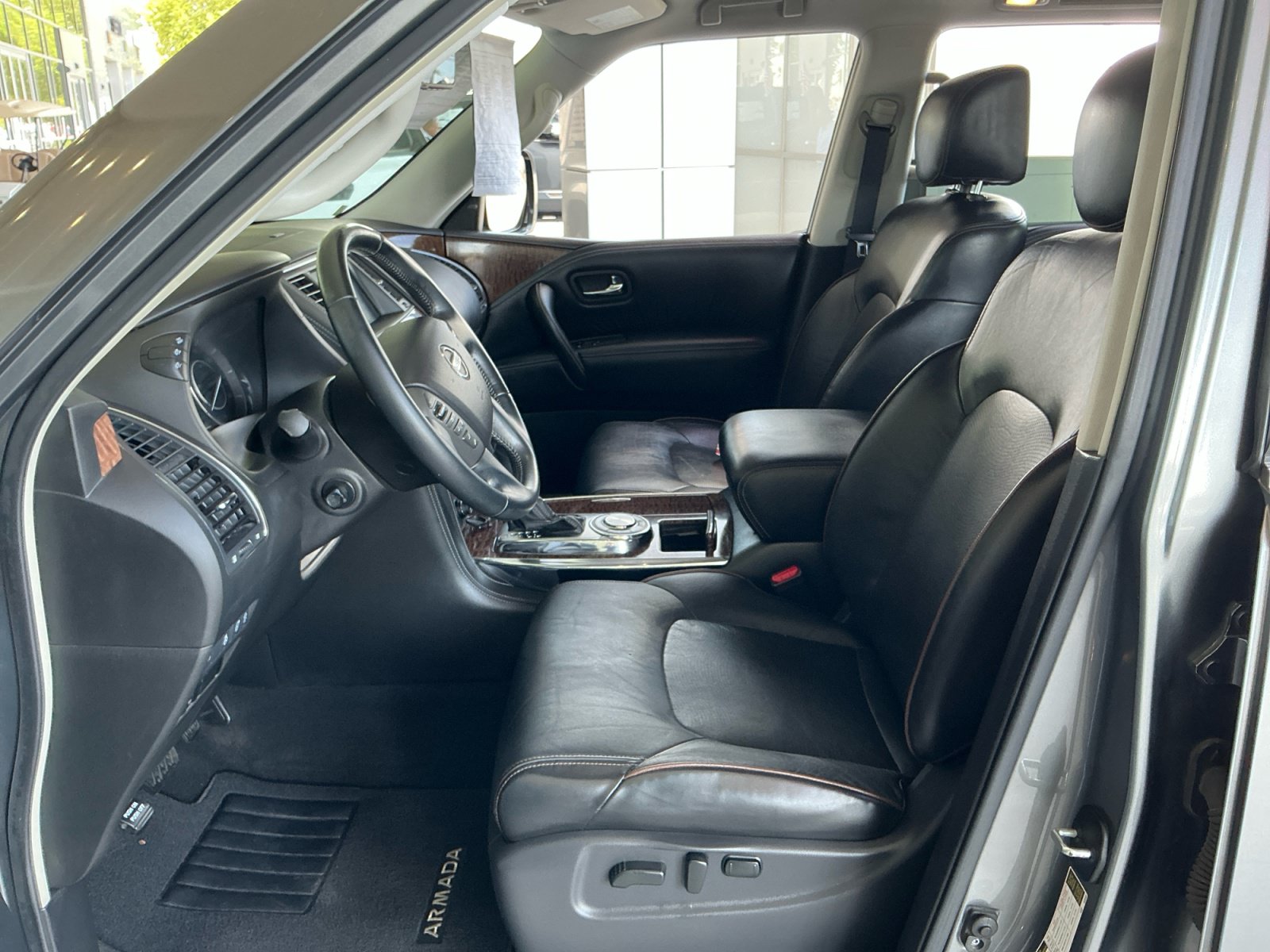 Used 2020 Nissan Armada Platinum w/ Captain's Chairs Package RWD image 14