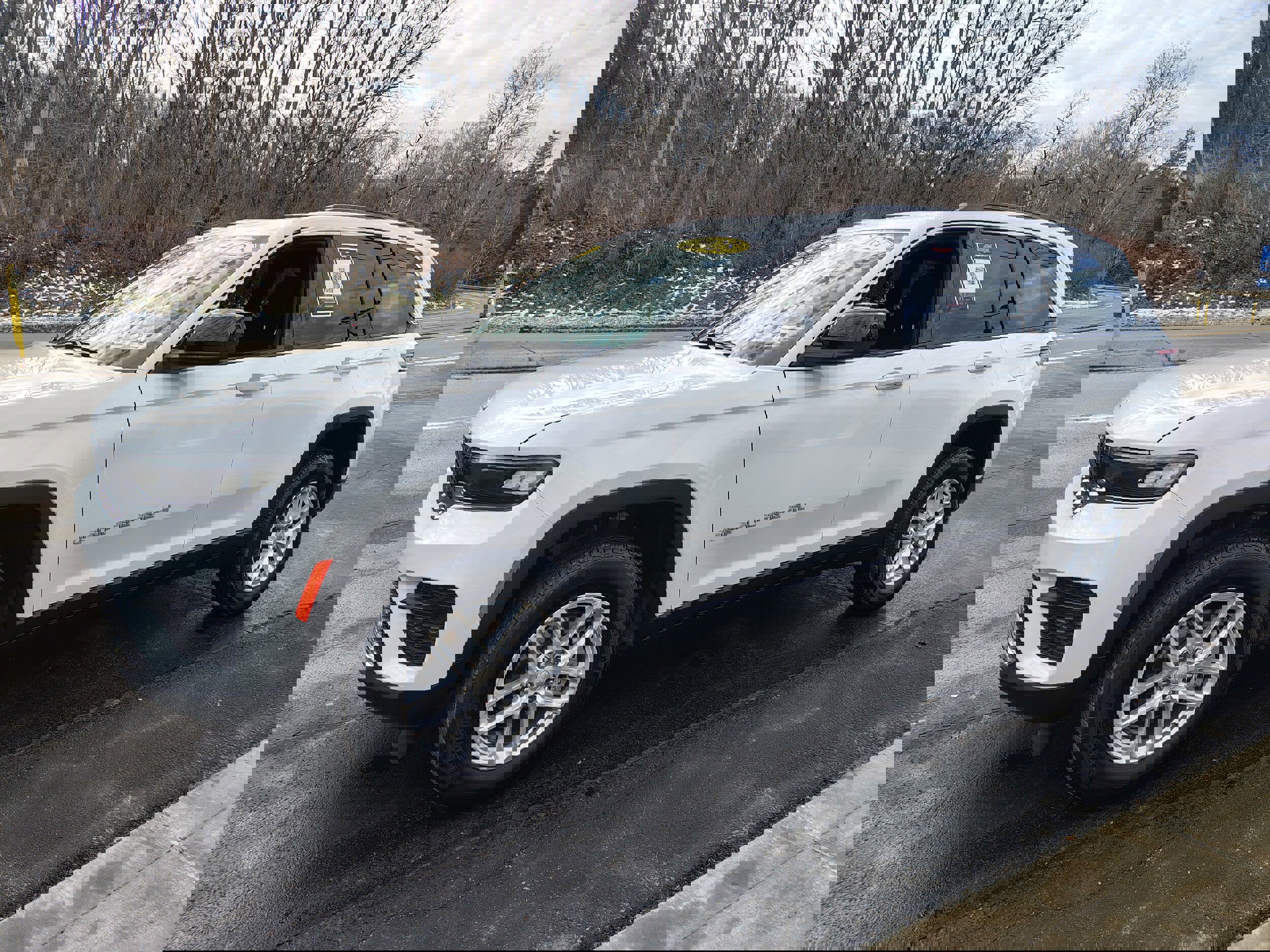 Certified 2025 Jeep Grand Cherokee Laredo X w/ Luxury Tech Group I image 6