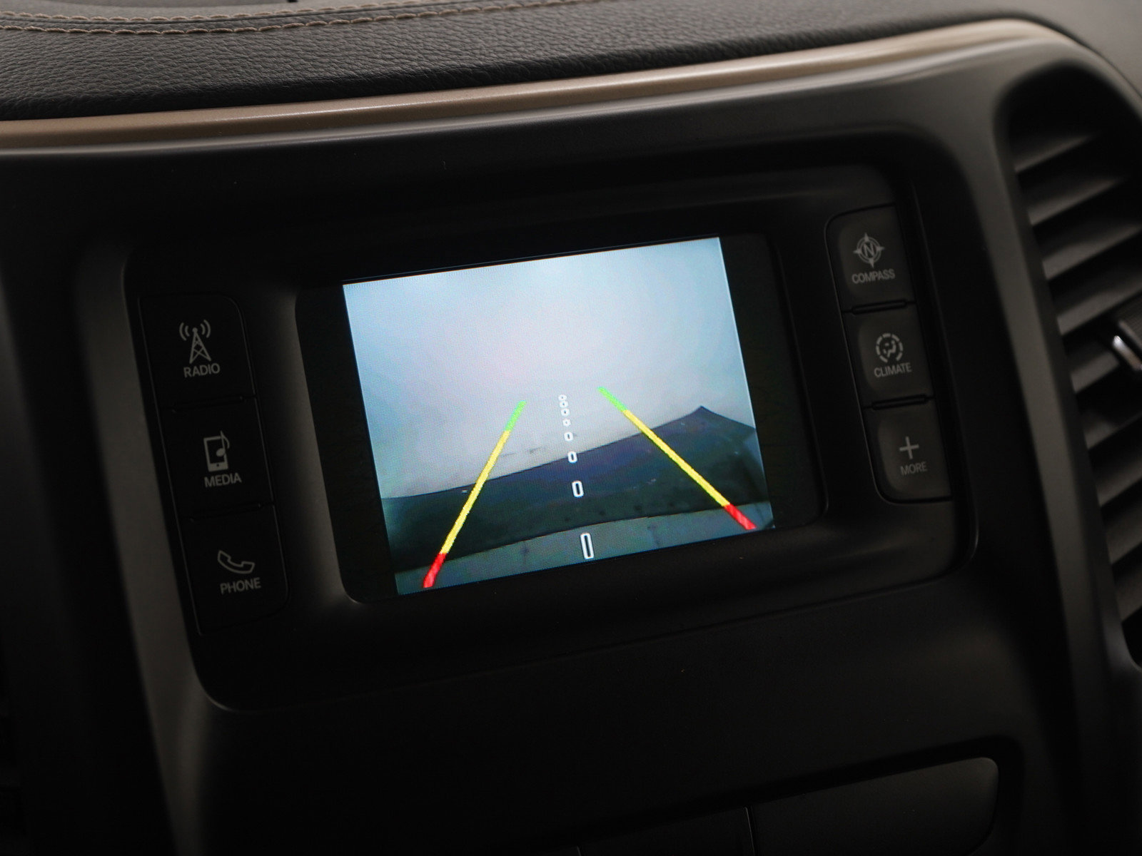 Used 2015 Jeep Cherokee Latitude AWD/4WD image 27