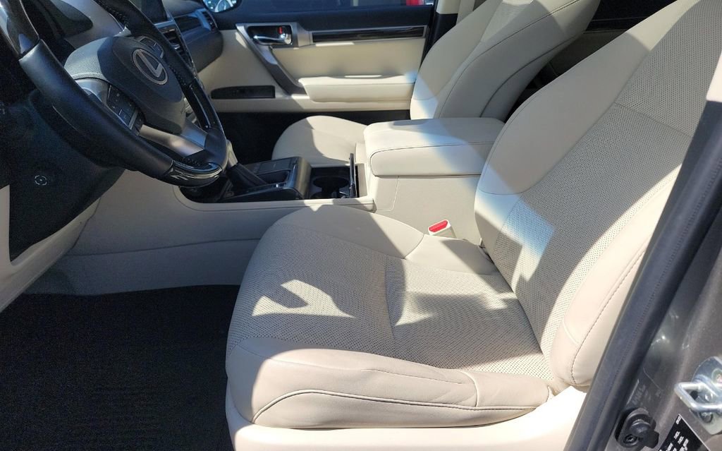 Used 2023 Lexus GX 460 Premium w/ Premium Package image 6