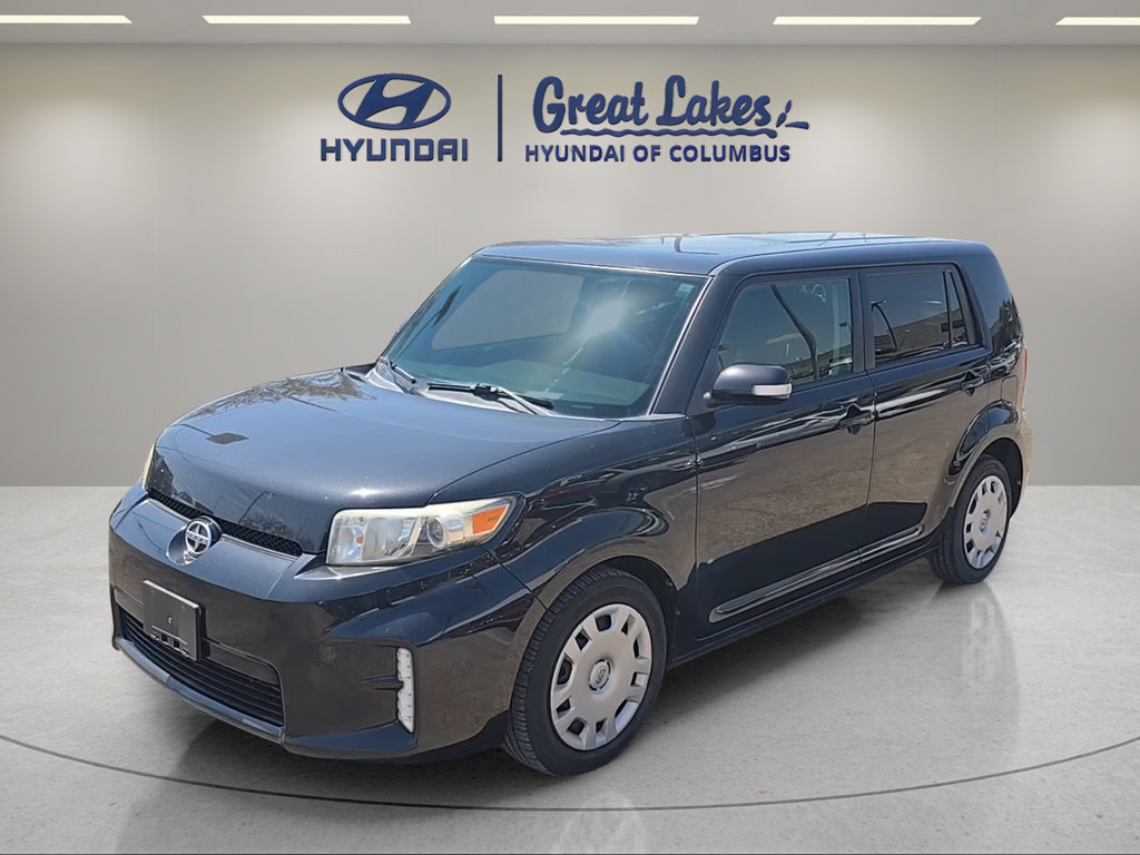 Used 2015 Scion xB FWD image 1
