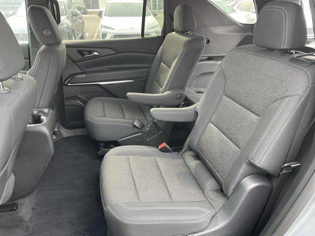 Used 2025 Chevrolet Traverse LT FWD image 21