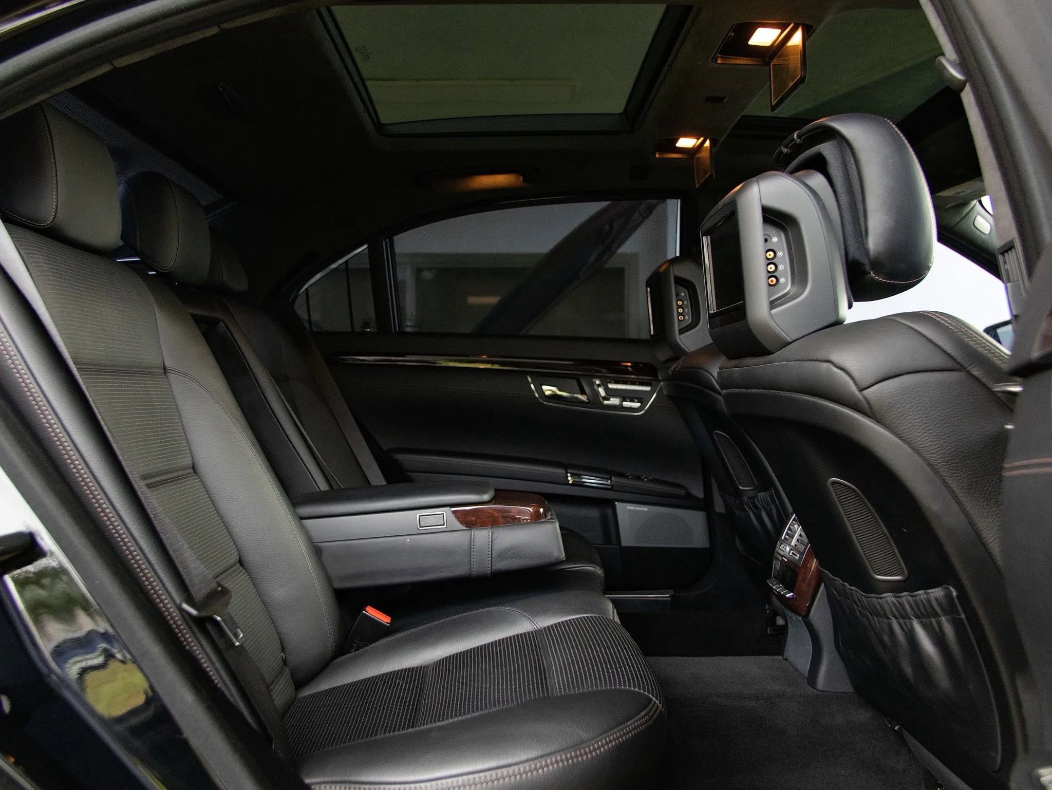 Used 2011 Mercedes-Benz S 63 AMG w/ AMG Performance Pkg image 30