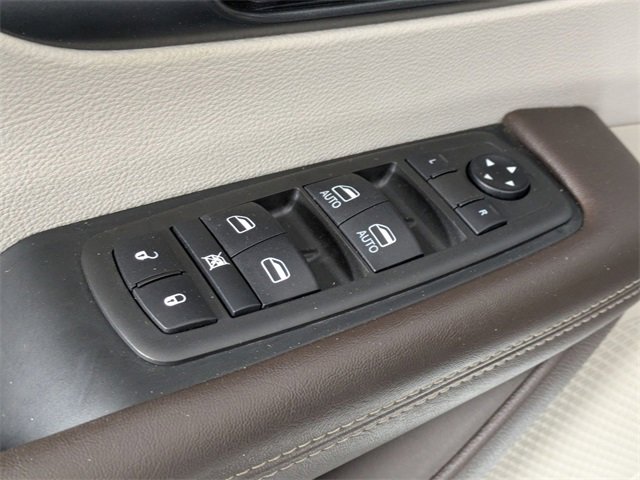 Used 2021 Chrysler Pacifica Touring-L image 12