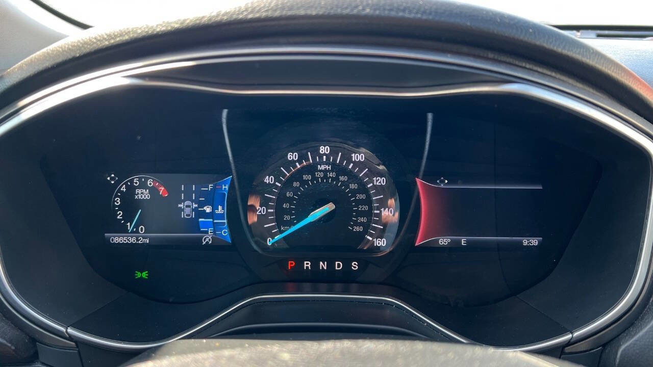 Used 2017 Ford Fusion SE image 11