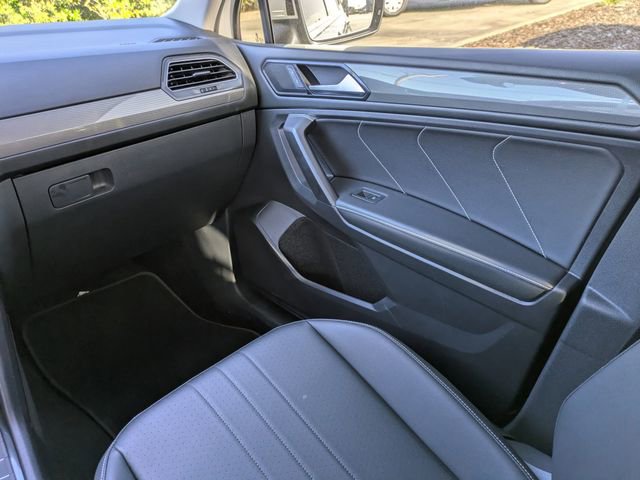 Used 2023 Volkswagen Tiguan SE image 19