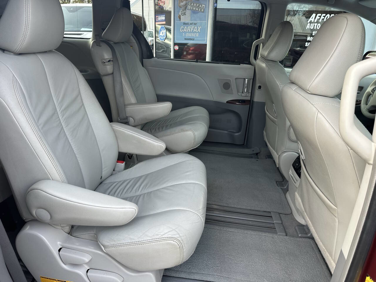 Used 2011 Toyota Sienna XLE image 16