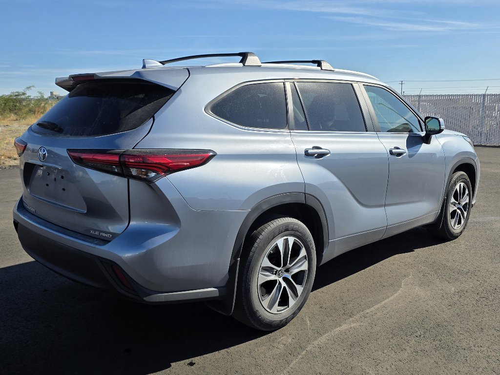 Used 2023 Toyota Highlander XLE AWD/4WD image 8