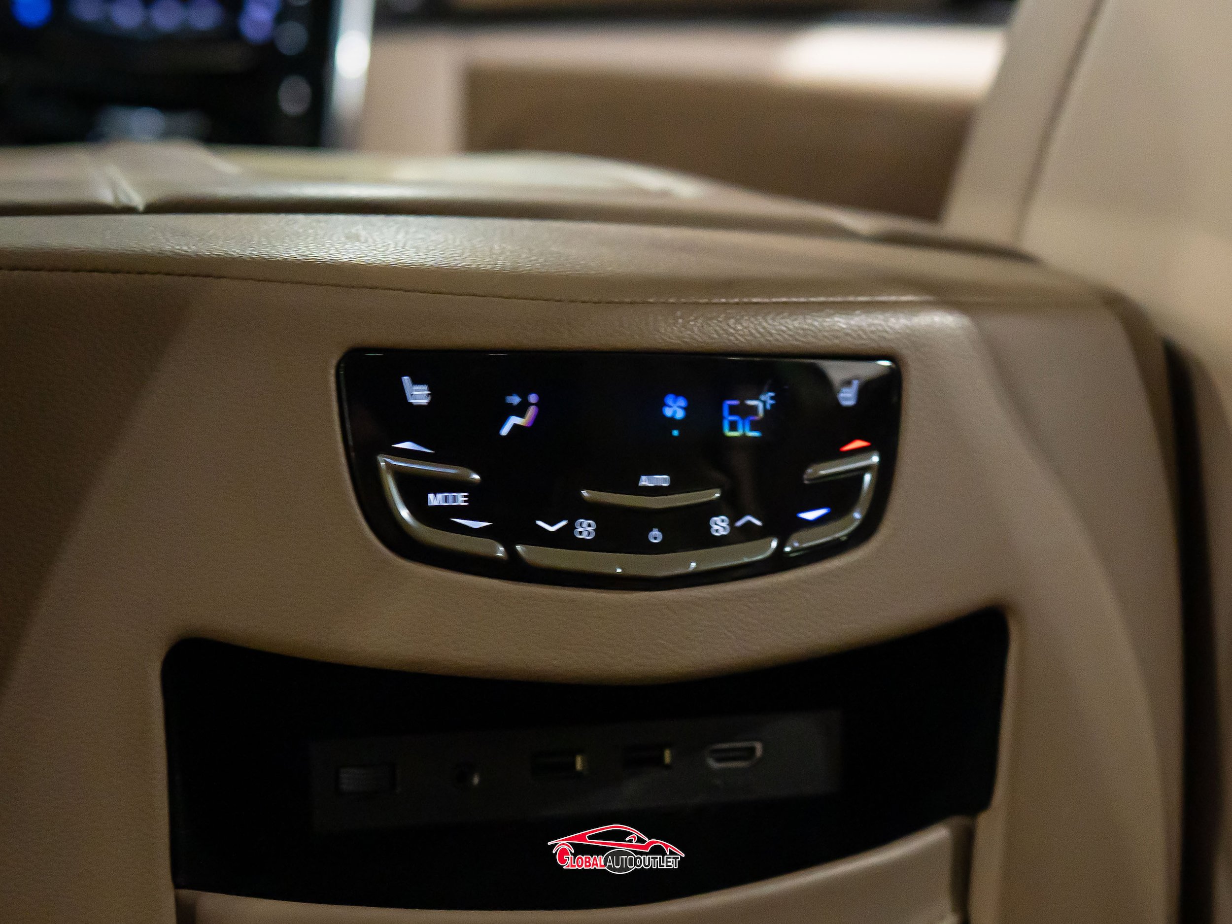 Used 2018 Cadillac Escalade ESV Platinum AWD/4WD image 24
