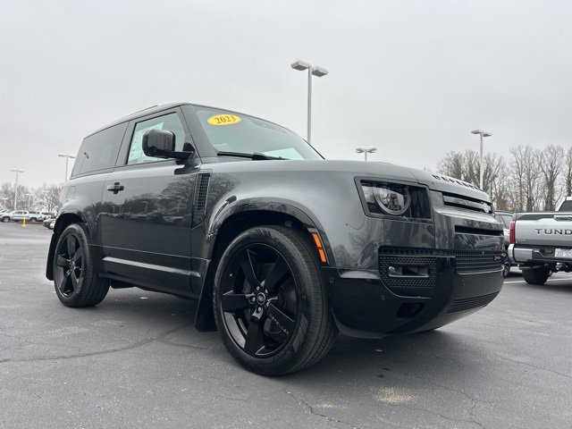 Used 2023 Land Rover Defender 90 X-Dynamic SE image 3