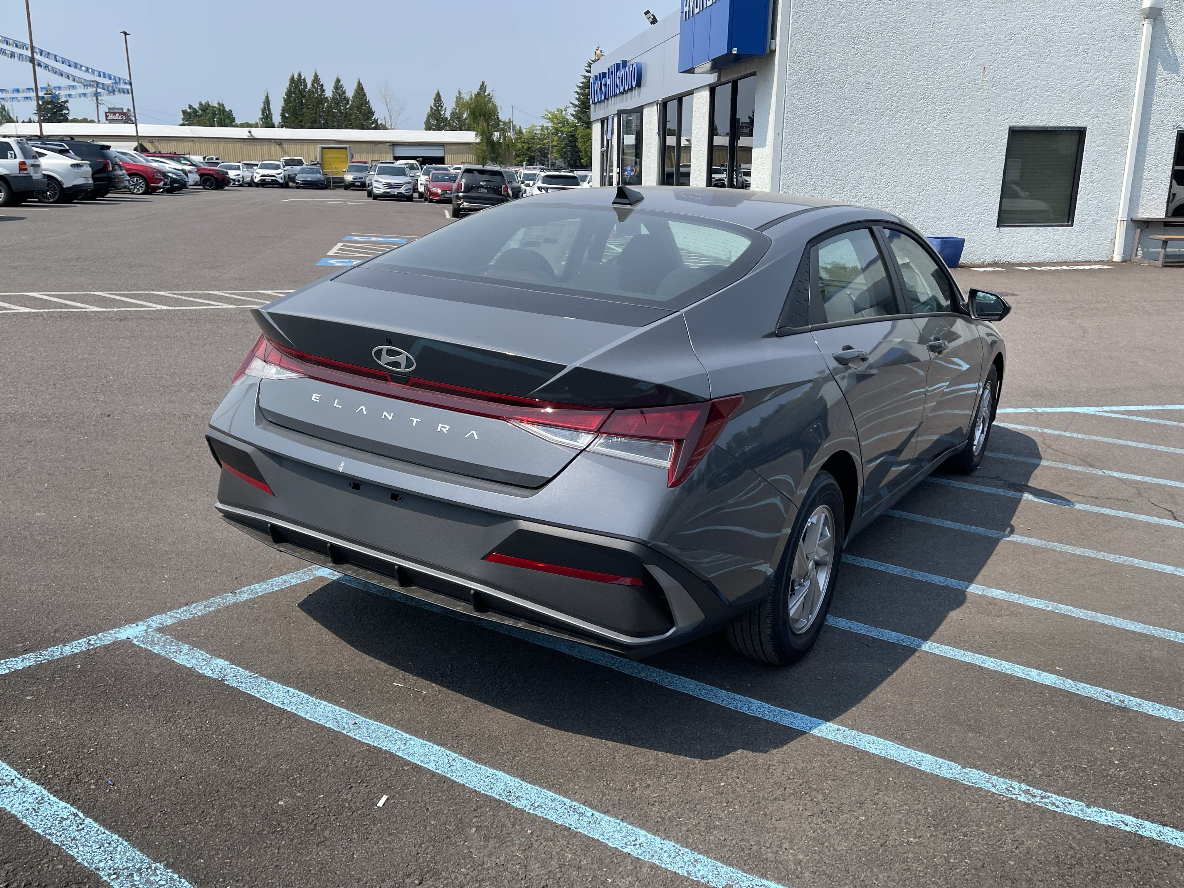 New 2026 Hyundai Elantra SE FWD image 5
