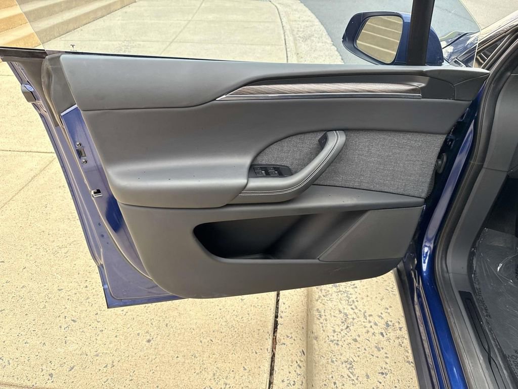 Used 2022 Tesla Model X image 29