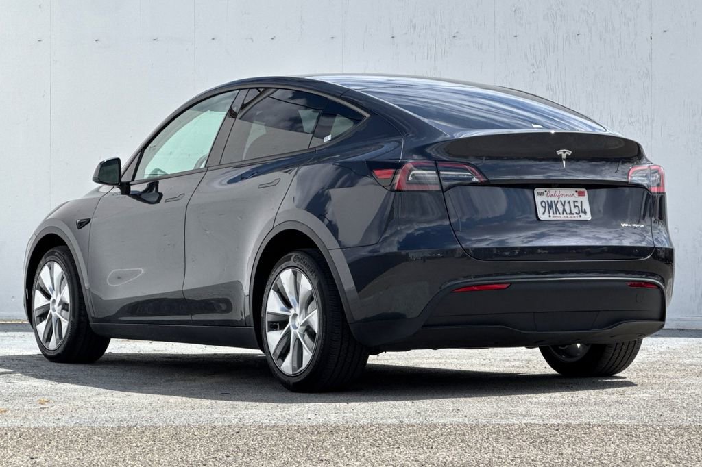 Used 2024 Tesla Model Y Long Range AWD/4WD image 5