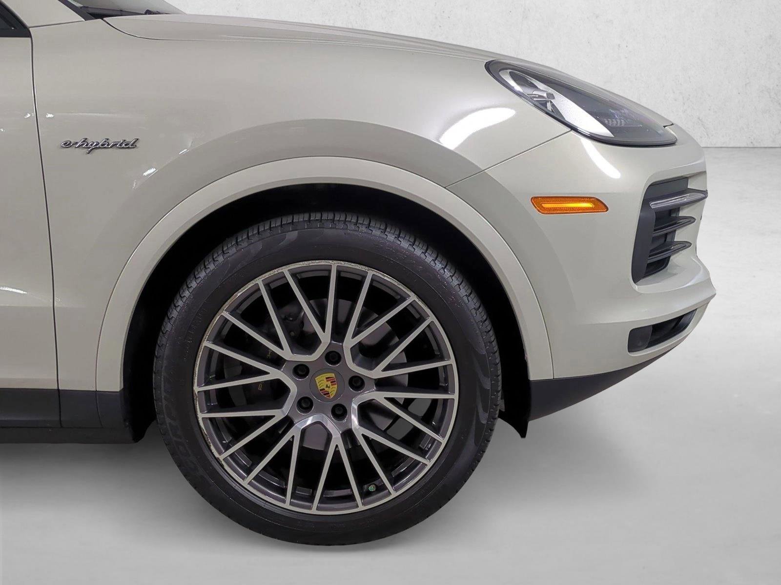Certified 2022 Porsche Cayenne E-Hybrid Coupe AWD/4WD image 12
