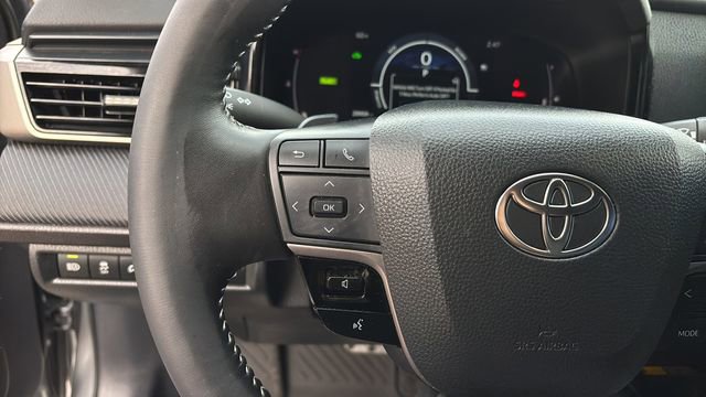 Used 2025 Toyota Camry SE image 21