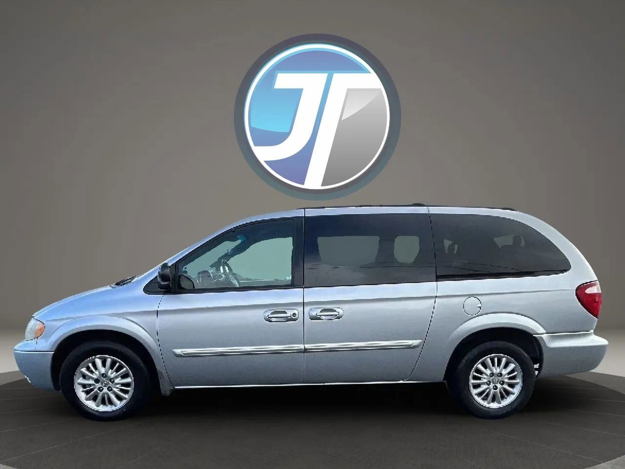 Used 2004 Chrysler Town & Country Touring FWD image 14