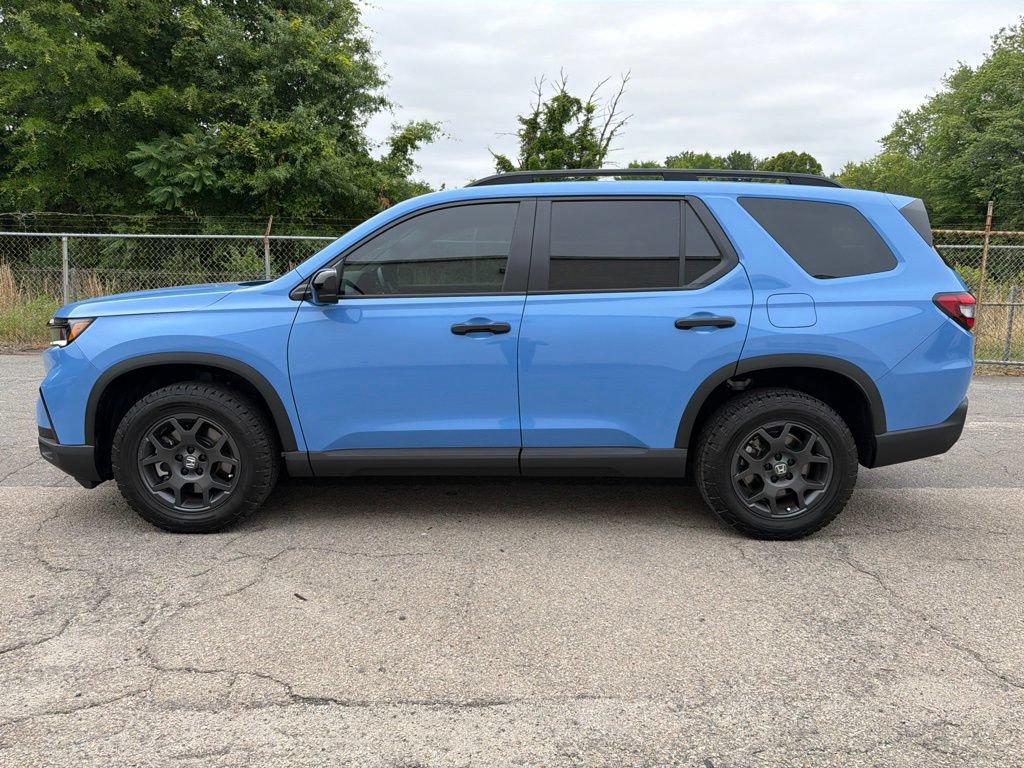 Used 2025 Honda Pilot TrailSport image 5