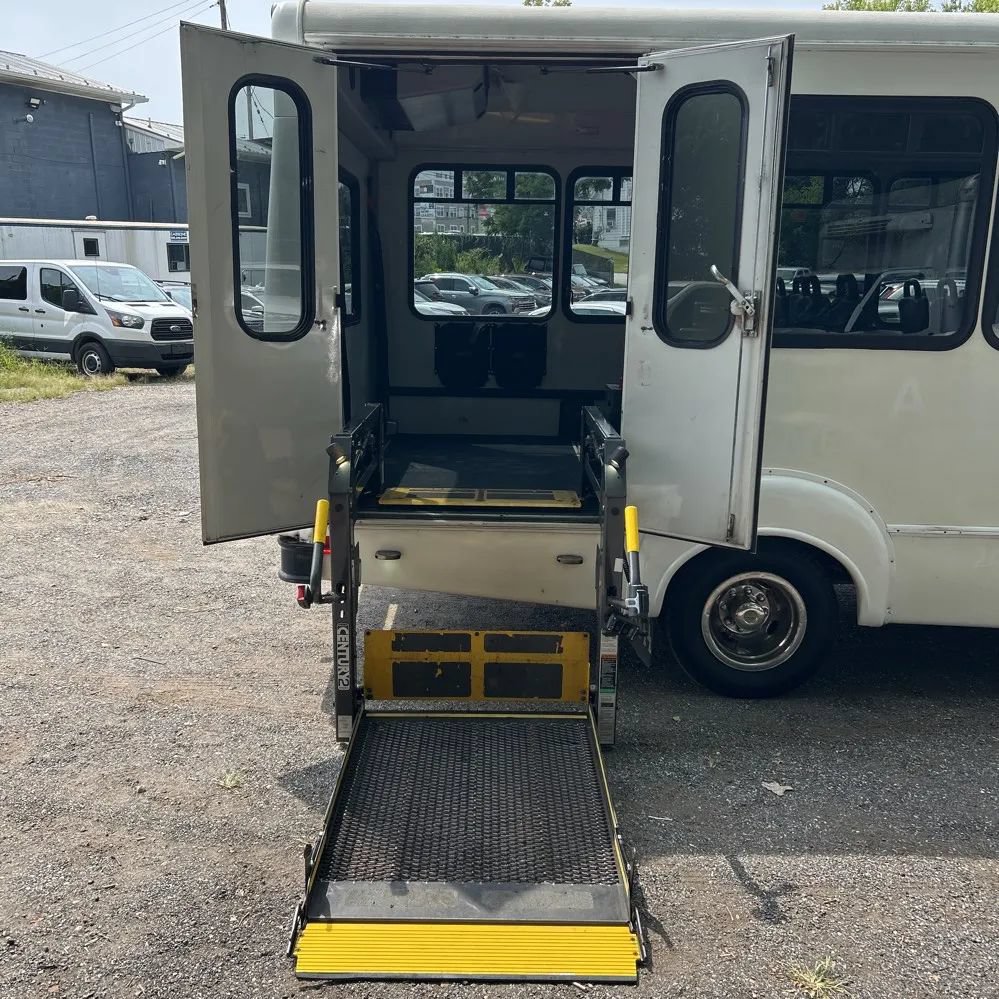 Used 2013 Ford E-350 and Econoline 350 Super Duty w/ Shuttle Bus Prep Pkg RWD image 40