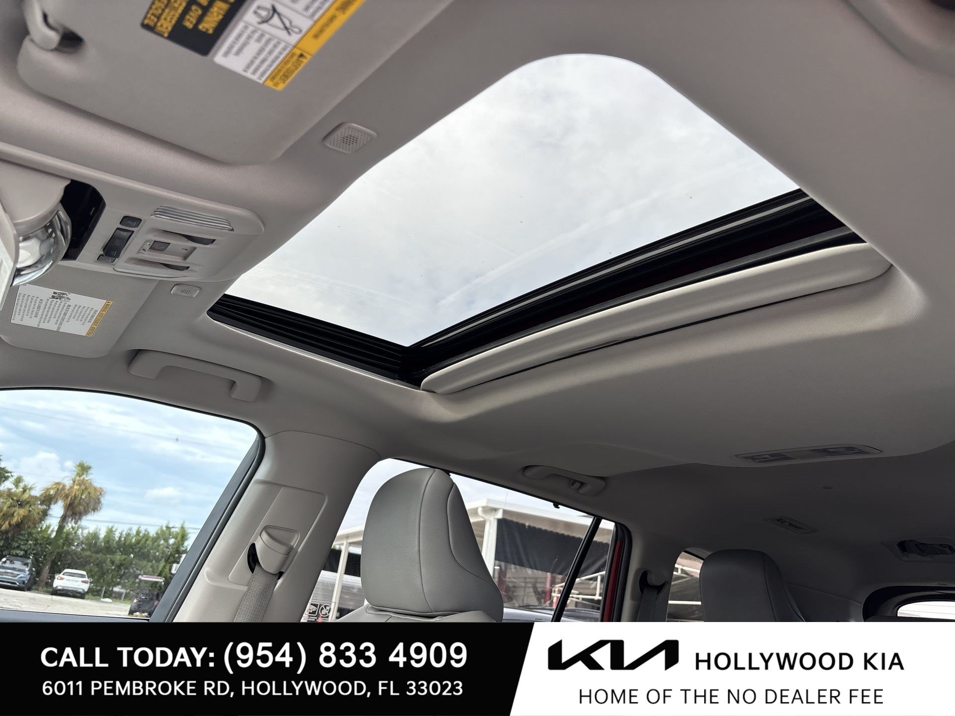 Used 2025 Toyota Highlander XLE AWD/4WD image 16