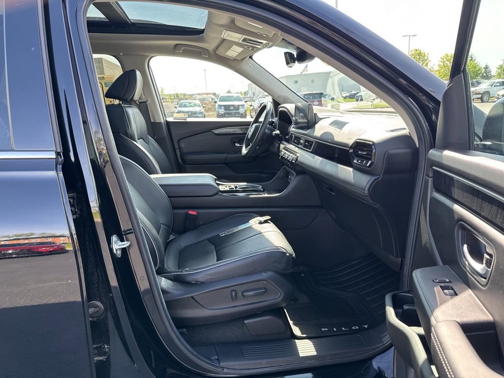 Used 2025 Honda Pilot Elite image 44