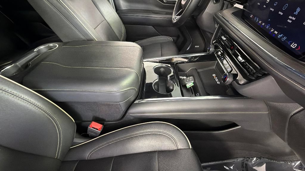 Certified 2025 Chevrolet Suburban Premier AWD/4WD image 36