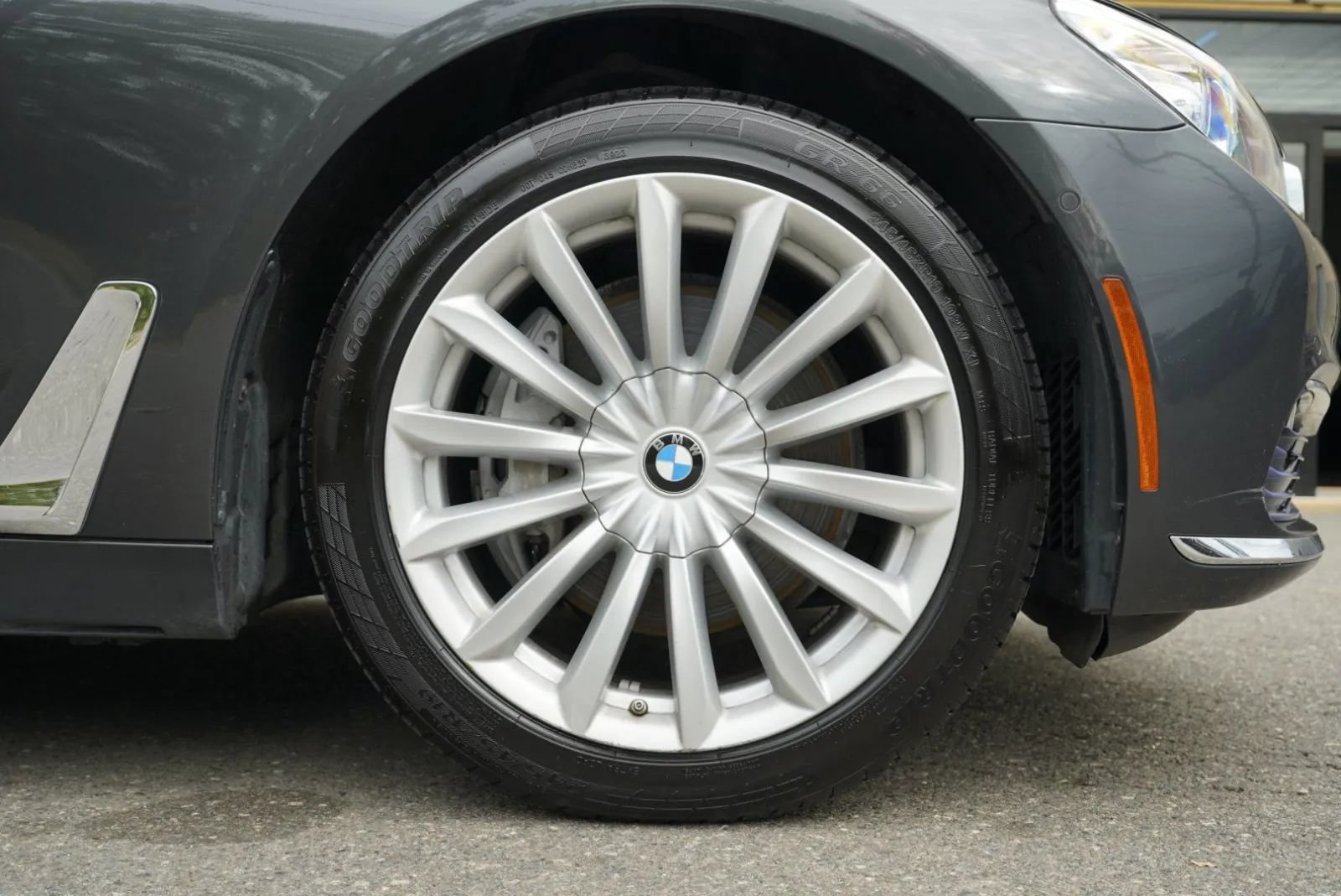 Used 2017 BMW 740i xDrive AWD/4WD image 17