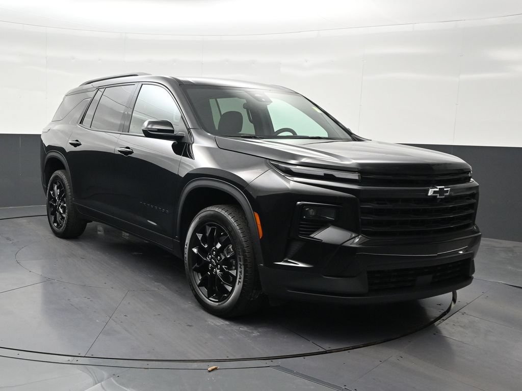 Used 2025 Chevrolet Traverse LT w/ Midnight/Sport Edition FWD image 8