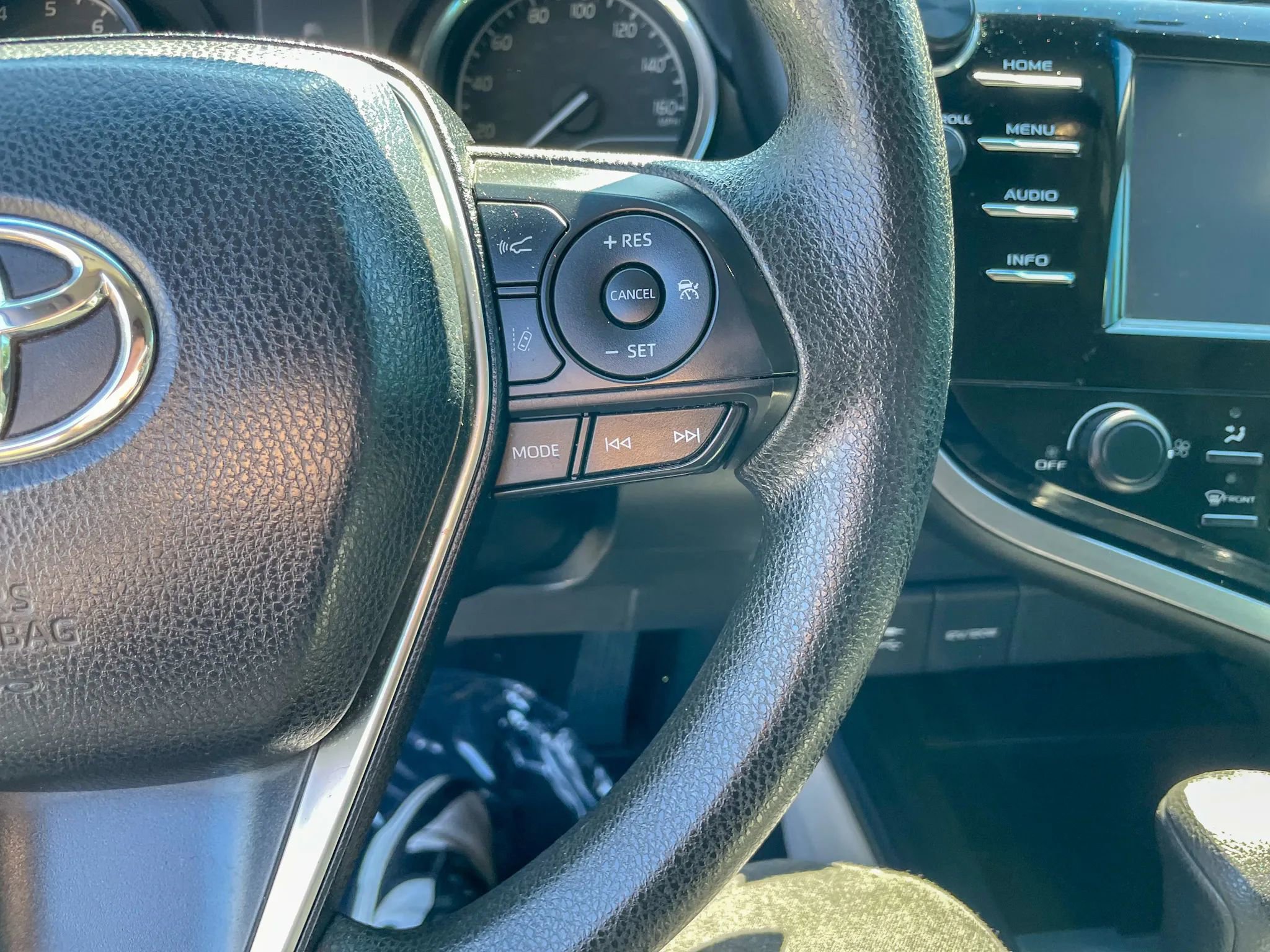 Used 2018 Toyota Camry LE image 12