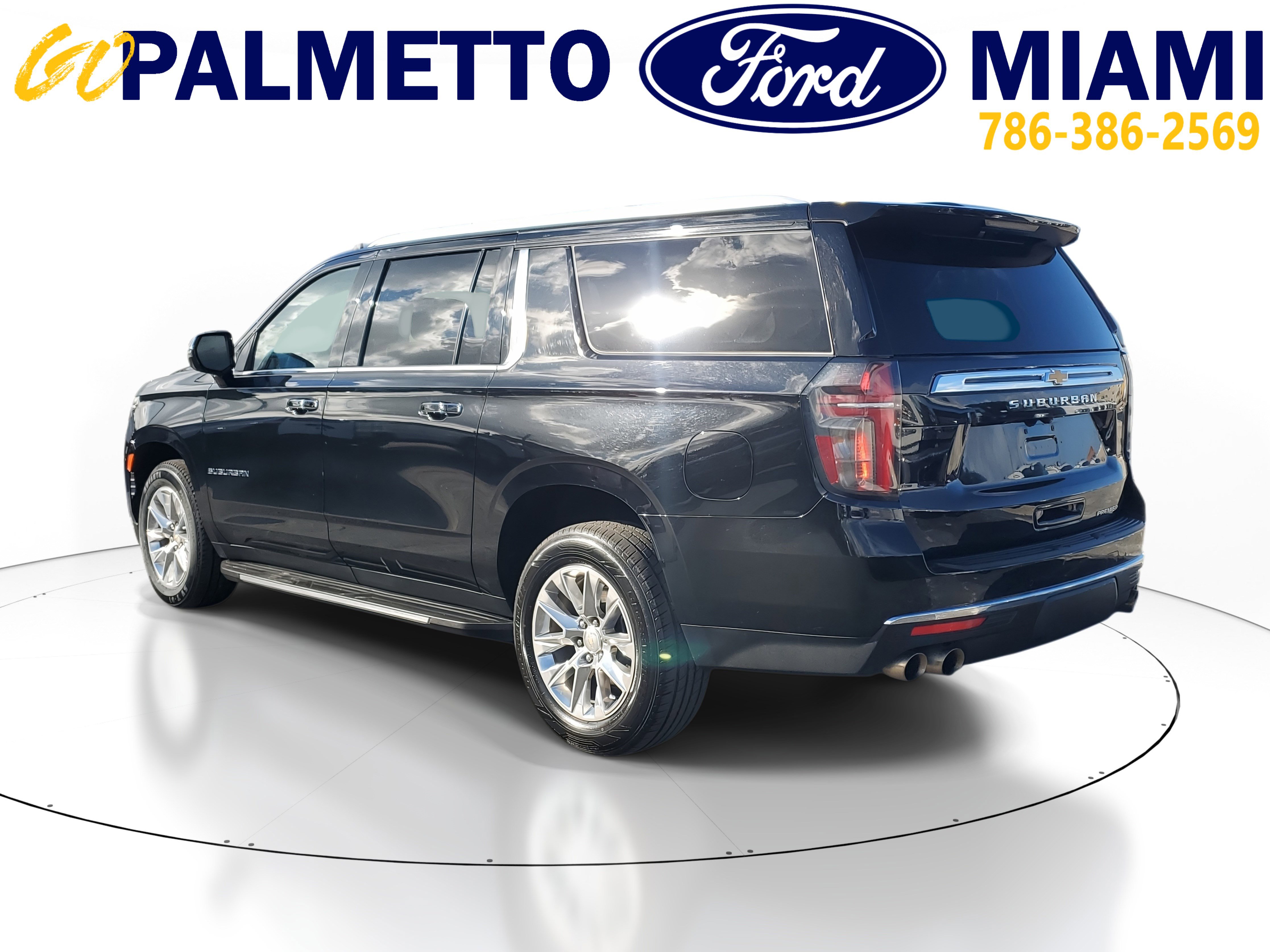 Used 2023 Chevrolet Suburban Premier image 4