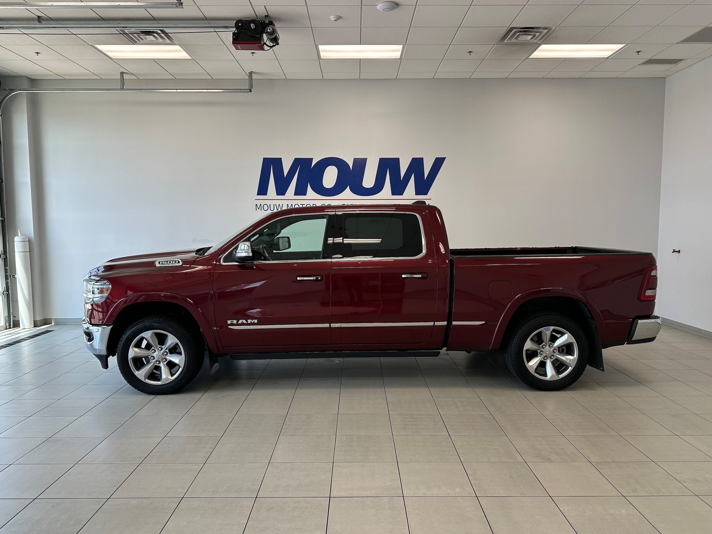 Used 2022 RAM 1500 Limited AWD/4WD image 1