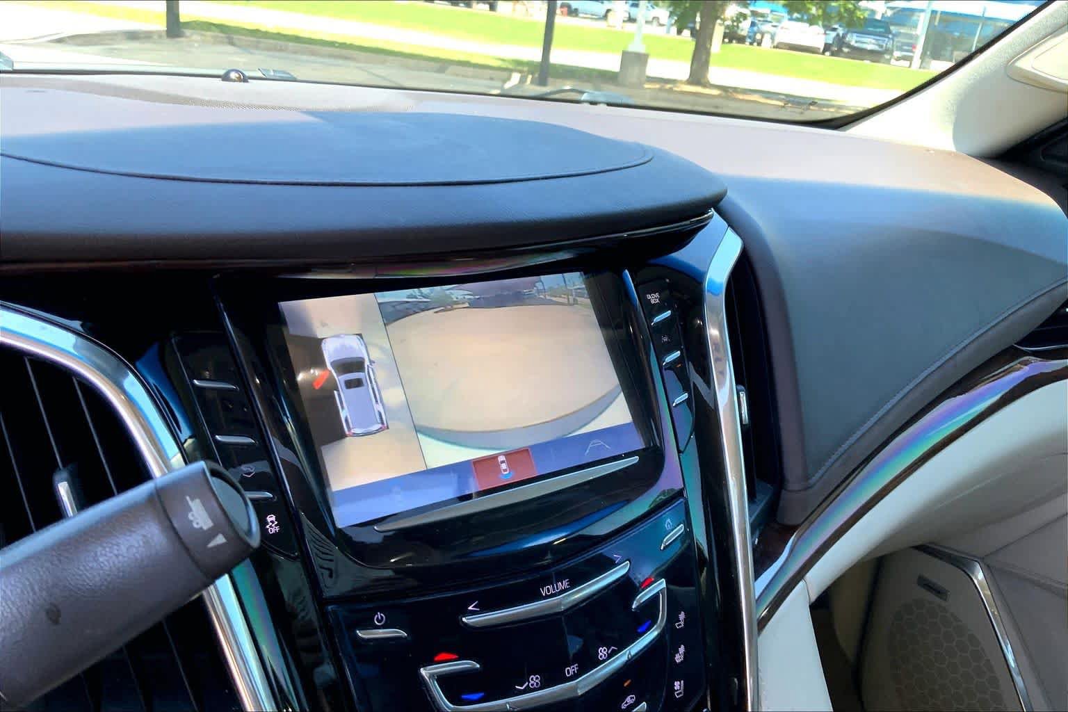 Used 2017 Cadillac Escalade Luxury AWD/4WD image 26