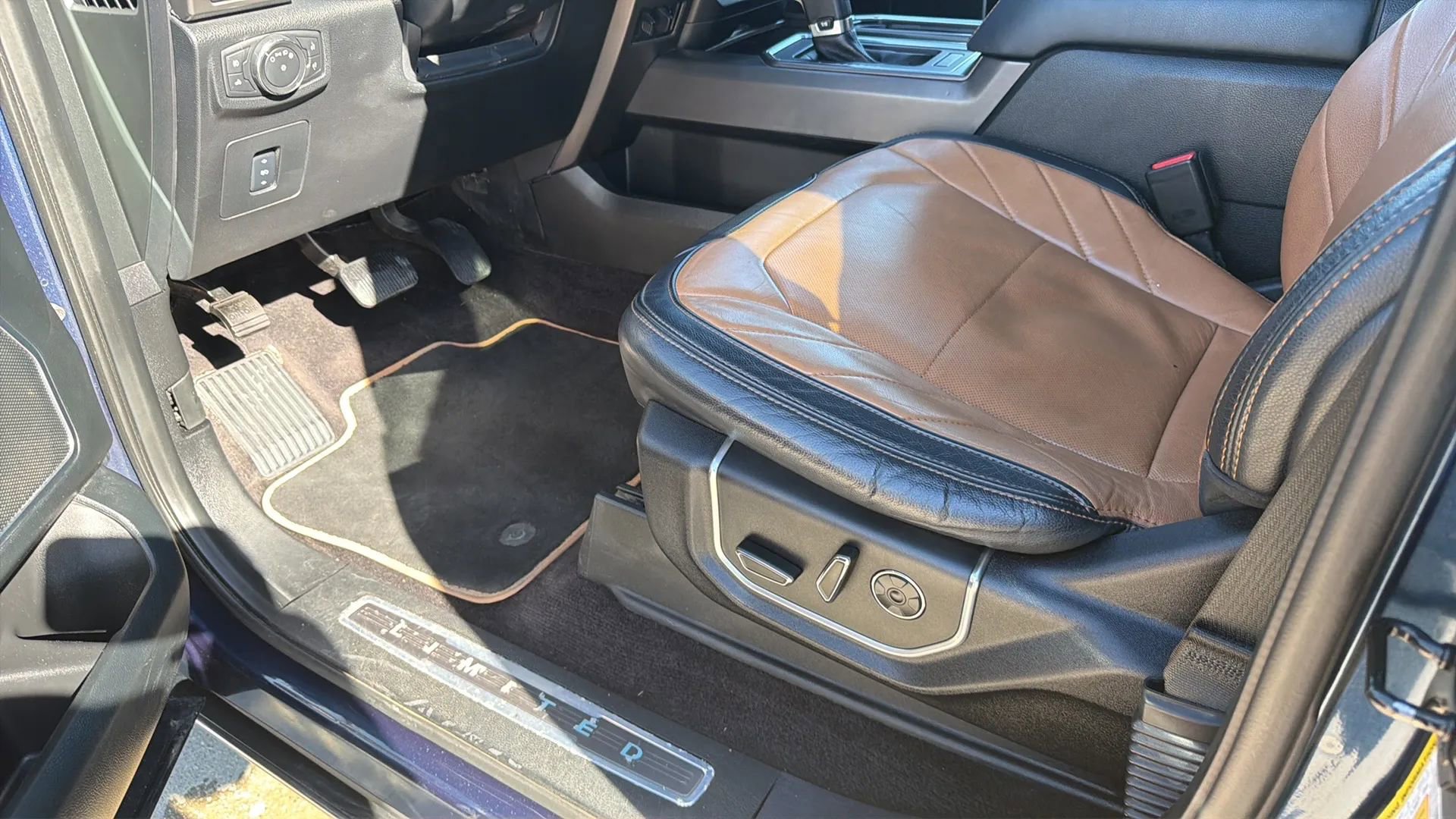 Used 2016 Ford F150 Limited w/ Trailer Tow Package image 98