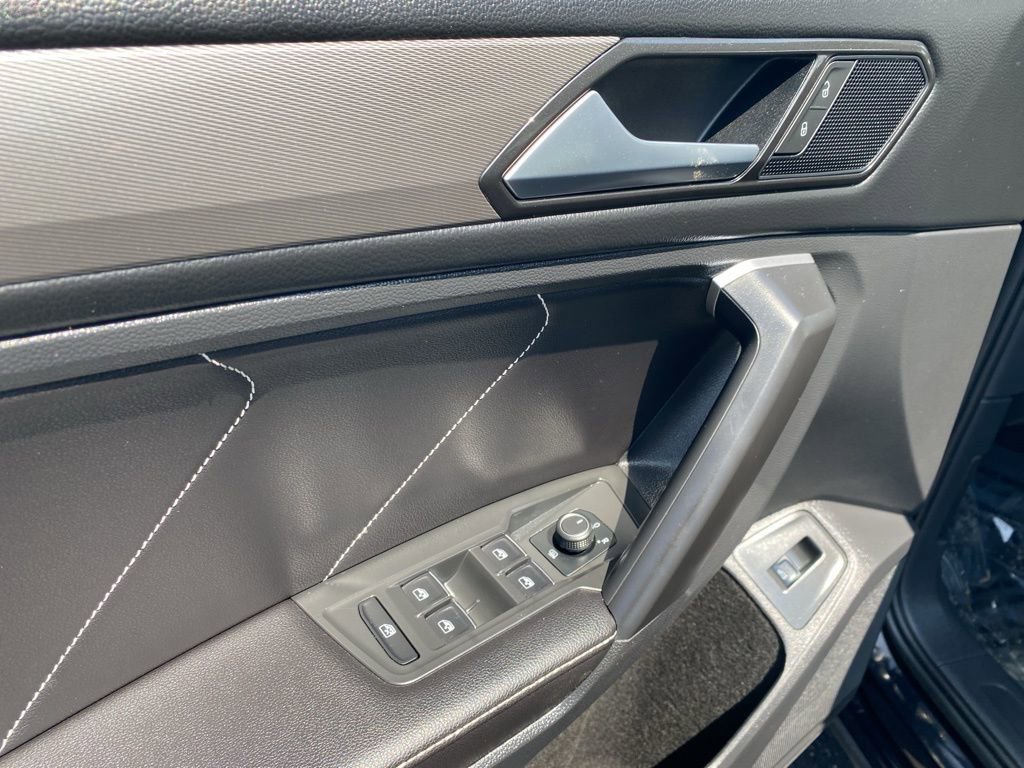 Used 2024 Volkswagen Tiguan SE image 16